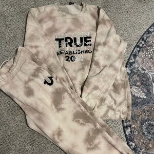 Men’s true religion sweatsuit size 3 XL